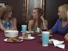 Cô clip không che gái tóc vàng brunette fingering lesbian lick đồ chơi